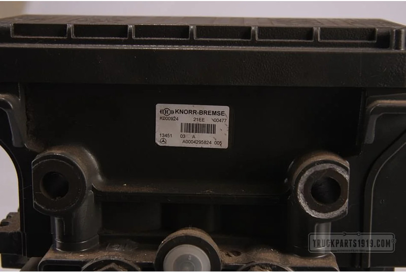 Mercedes-Benz Brake System Achteras EBS modulator MP4 - Brake valve for Truck: picture 3 Mercedes-Benz Brake System Achteras EBS modulator MP4 - Brake valve for Truck: picture 3