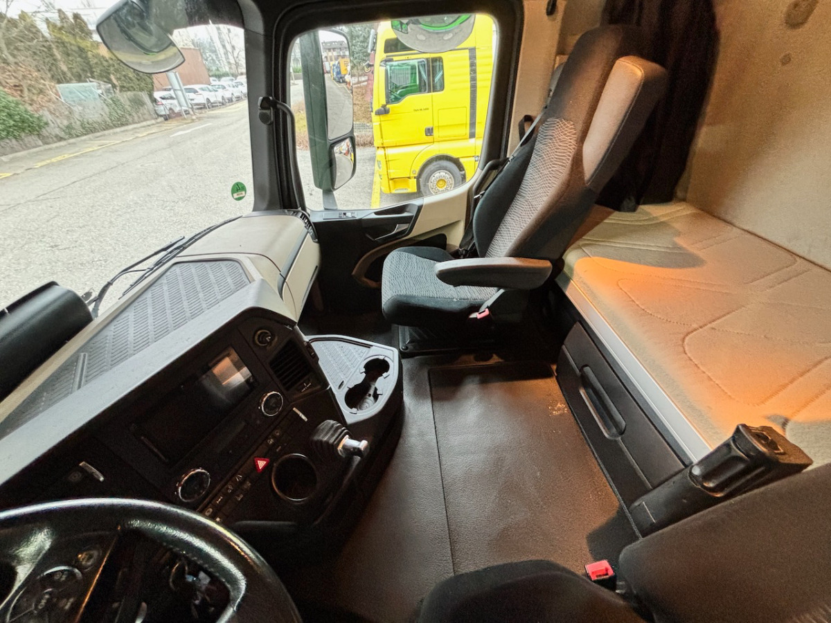 MERCEDES 2543 6x2 - Container transporter/ Swap body truck: picture 5 MERCEDES 2543 6x2 - Container transporter/ Swap body truck: picture 5