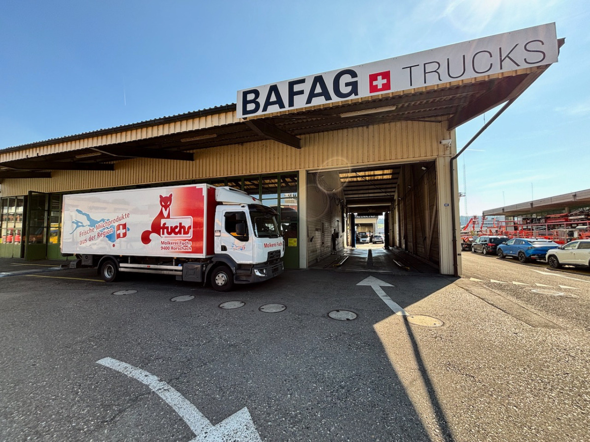 RENAULT D12.240 - Refrigerator truck: picture 2 RENAULT D12.240 - Refrigerator truck: picture 2