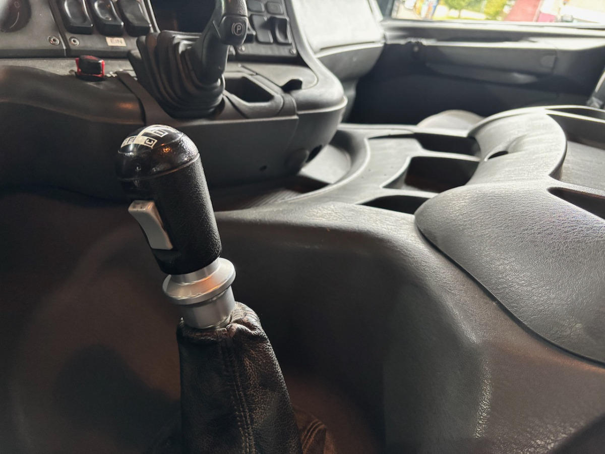 SCANIA P124CB8x4 - Concrete mixer truck: picture 5 SCANIA P124CB8x4 - Concrete mixer truck: picture 5