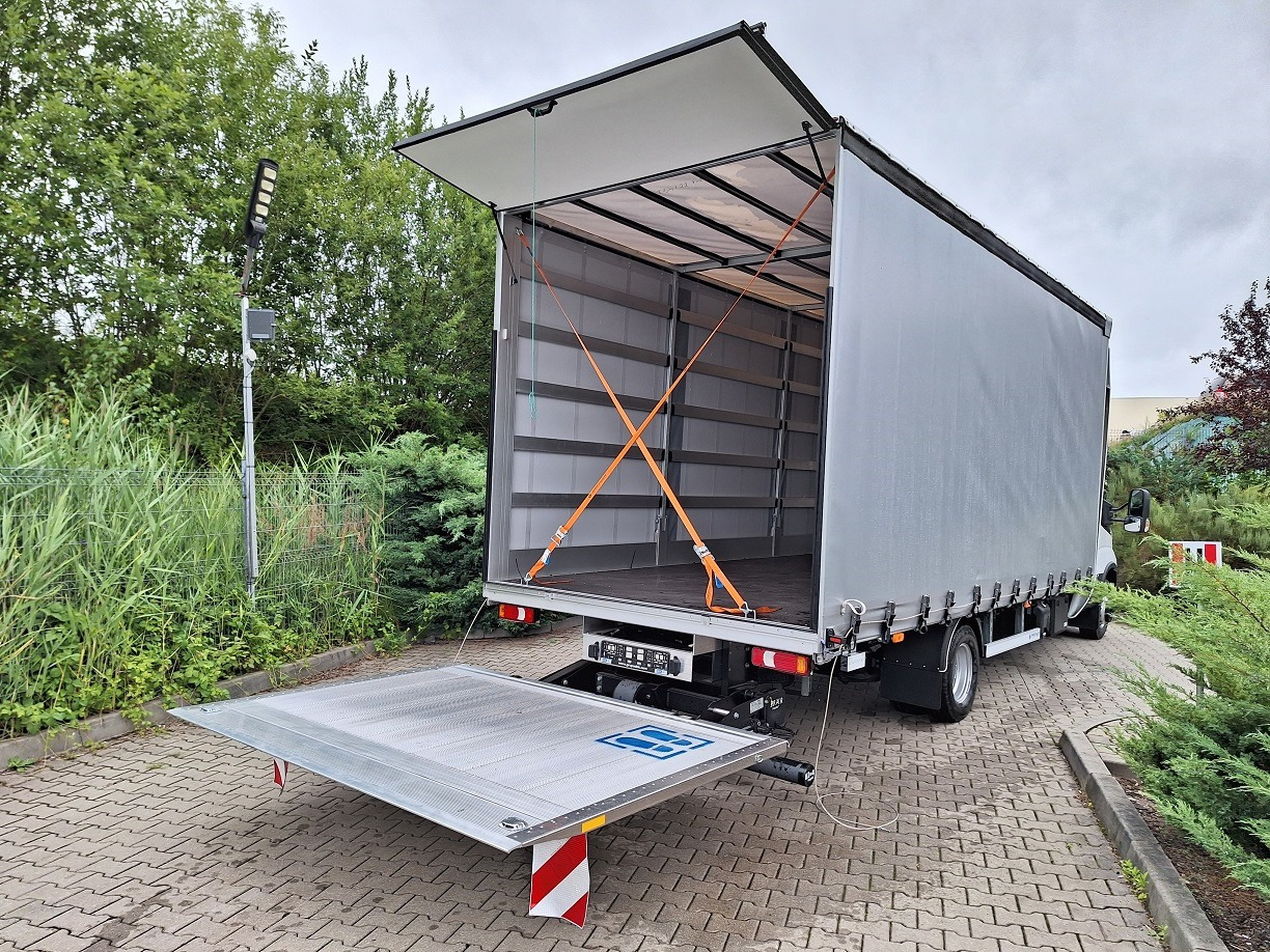 Iveco Daily 70C18 Backsleeper BÄR - Curtain side truck: picture 5 Iveco Daily 70C18 Backsleeper BÄR - Curtain side truck: picture 5