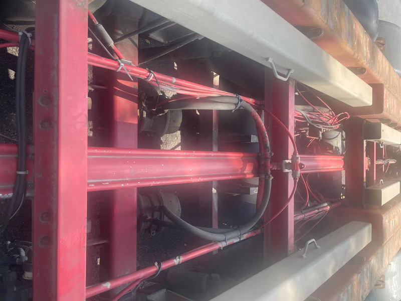 Container transporter/ Swap body semi-trailer Renders 2x 20 1x 30 1x 40 in prijs verlaagt: picture 8 Container transporter/ Swap body semi-trailer Renders 2x 20 1x 30 1x 40 in prijs verlaagt: picture 8