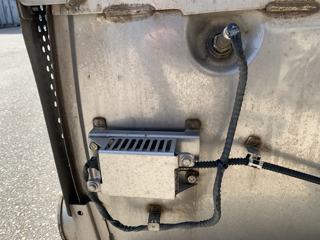 CATALYTIC CONVERTER 230L EURO 5 ACTROS MP3 - Catalytic converter for Truck: picture 3 CATALYTIC CONVERTER 230L EURO 5 ACTROS MP3 - Catalytic converter for Truck: picture 3