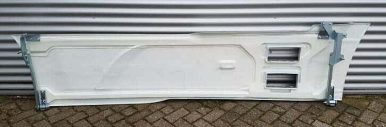 DAF XF/CF EURO 6 ZIJSKIRT SET WB3800 COLOR H3279 tot 2017 jaar 000039 - Bumper for Truck: picture 4 DAF XF/CF EURO 6 ZIJSKIRT SET WB3800 COLOR H3279 tot 2017 jaar 000039 - Bumper for Truck: picture 4