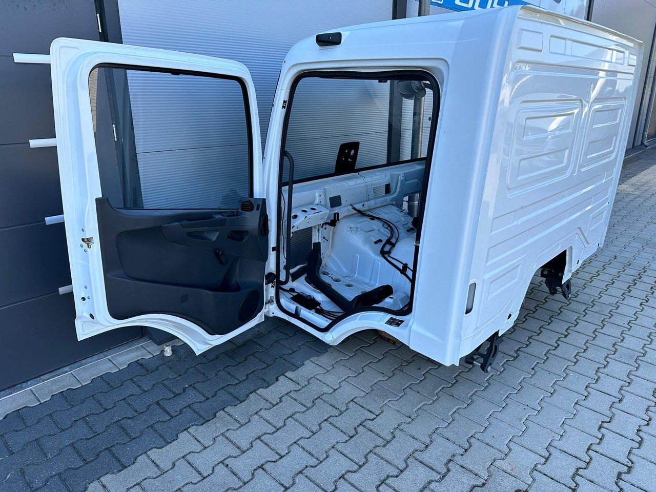 MB ATEGO CABINE EURO 6 TUNEL VOOR 6 CYL.MOTOR ALLEEN FRAME 000074B - Cab for Truck: picture 1 MB ATEGO CABINE EURO 6 TUNEL VOOR 6 CYL.MOTOR ALLEEN FRAME 000074B - Cab for Truck: picture 1