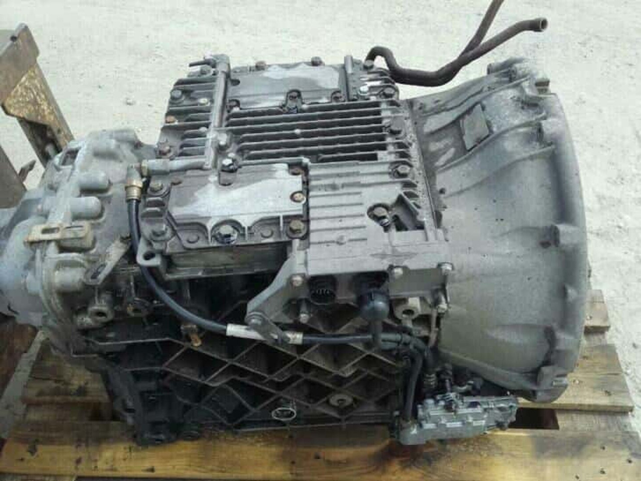 Volvo versnellingsbak AT2512C - Gearbox for Truck: picture 1 Volvo versnellingsbak AT2512C - Gearbox for Truck: picture 1