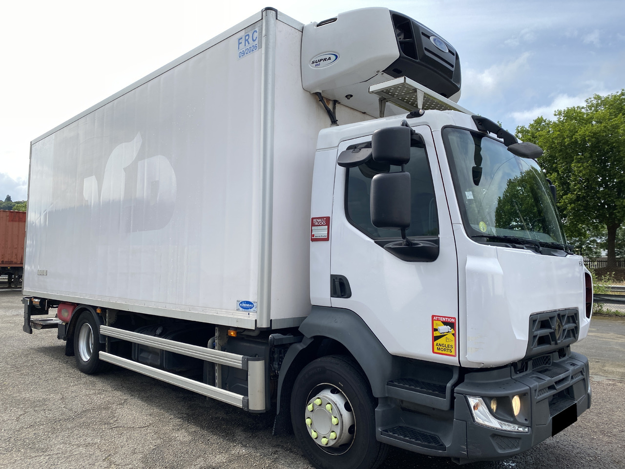 RENAULT D16 - Refrigerator truck: picture 1 RENAULT D16 - Refrigerator truck: picture 1