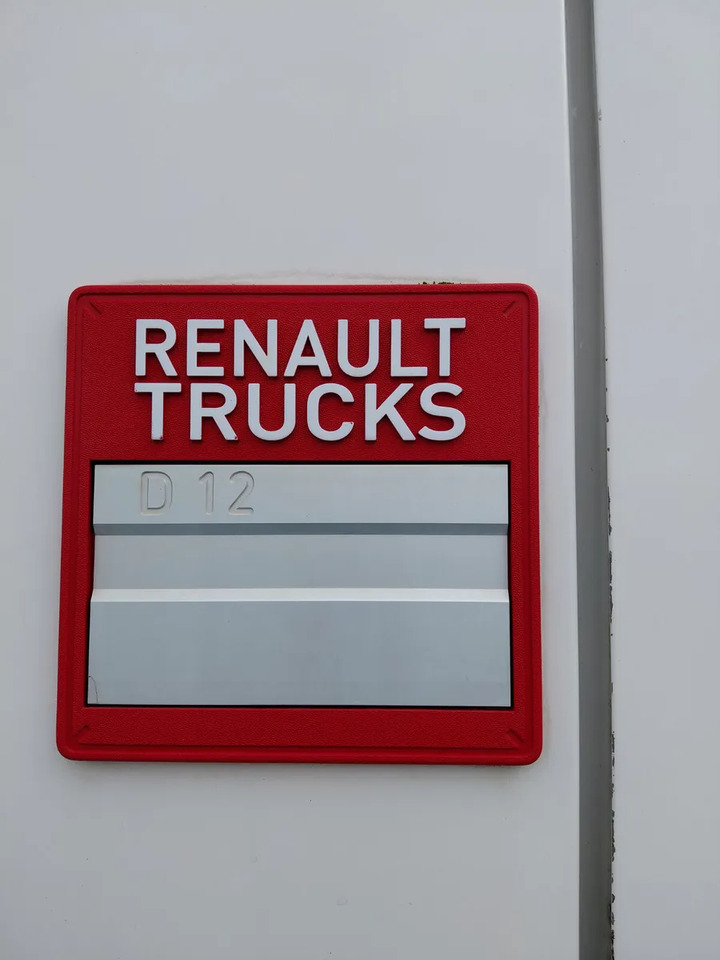 2017 Renault D12 4×2 Double Sleeper Curtainsider - Curtain side truck: picture 5 2017 Renault D12 4×2 Double Sleeper Curtainsider - Curtain side truck: picture 5