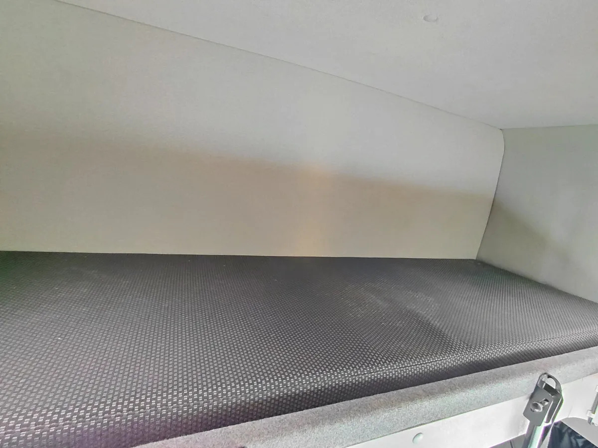 2017 Renault D12 4×2 Double Sleeper Curtainsider - Curtain side truck: picture 2 2017 Renault D12 4×2 Double Sleeper Curtainsider - Curtain side truck: picture 2