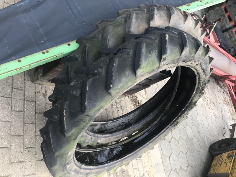 Stel Banden 9.5-44 - Tire for Agricultural machinery: picture 2 Stel Banden 9.5-44 - Tire for Agricultural machinery: picture 2