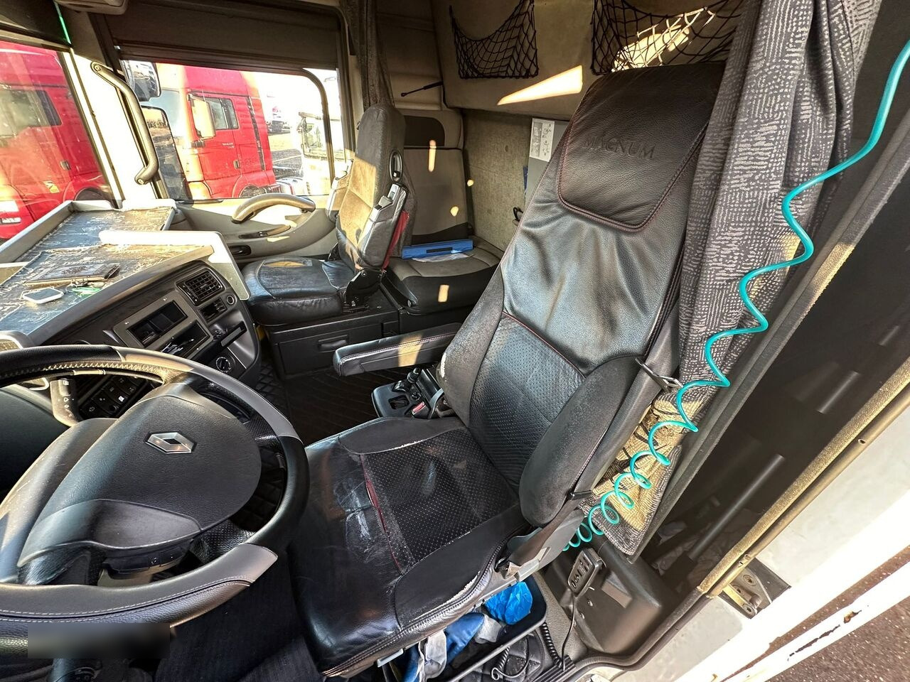 Refrigerator truck Renault Magnum 500: picture 11 Refrigerator truck Renault Magnum 500: picture 11