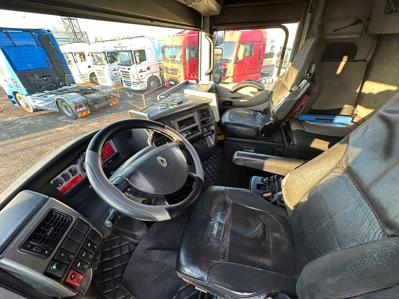 Refrigerator truck Renault Magnum 500: picture 9 Refrigerator truck Renault Magnum 500: picture 9