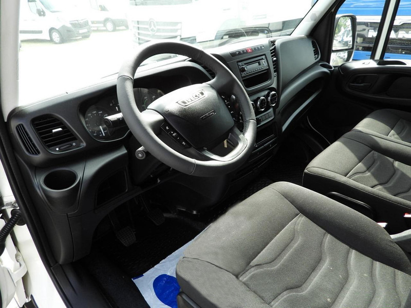 Iveco DAILY 35C17 FURGON BRYGADÓWKA 6 MIEJSC TEMPOMAT BLIŹNIACZE KOŁA - Closed box van: picture 2 Iveco DAILY 35C17 FURGON BRYGADÓWKA 6 MIEJSC TEMPOMAT BLIŹNIACZE KOŁA - Closed box van: picture 2