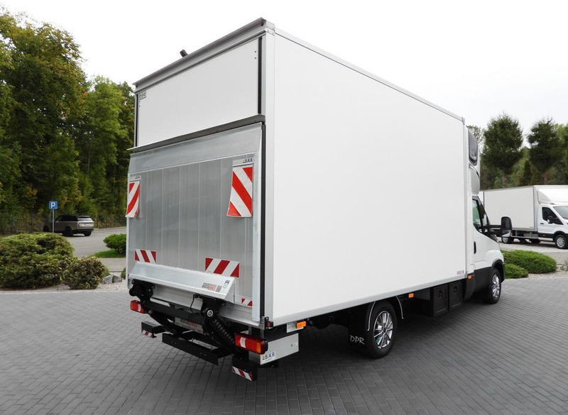 Iveco DAILY 35S18 KONTENER HI-MATIC WINDA 8 PALET TEMPOMAT NAWIGACJA L - Closed box van: picture 3 Iveco DAILY 35S18 KONTENER HI-MATIC WINDA 8 PALET TEMPOMAT NAWIGACJA L - Closed box van: picture 3