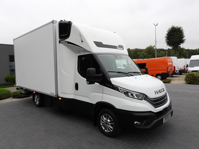 Iveco DAILY 35S18 KONTENER HI-MATIC WINDA 8 PALET TEMPOMAT NAWIGACJA L - Closed box van: picture 4 Iveco DAILY 35S18 KONTENER HI-MATIC WINDA 8 PALET TEMPOMAT NAWIGACJA L - Closed box van: picture 4