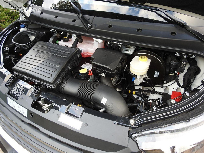 Refrigerated delivery van Iveco Daily: picture 15