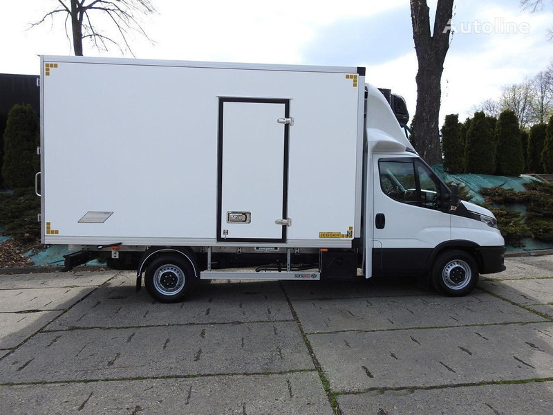 Refrigerated delivery van Iveco Daily: picture 7