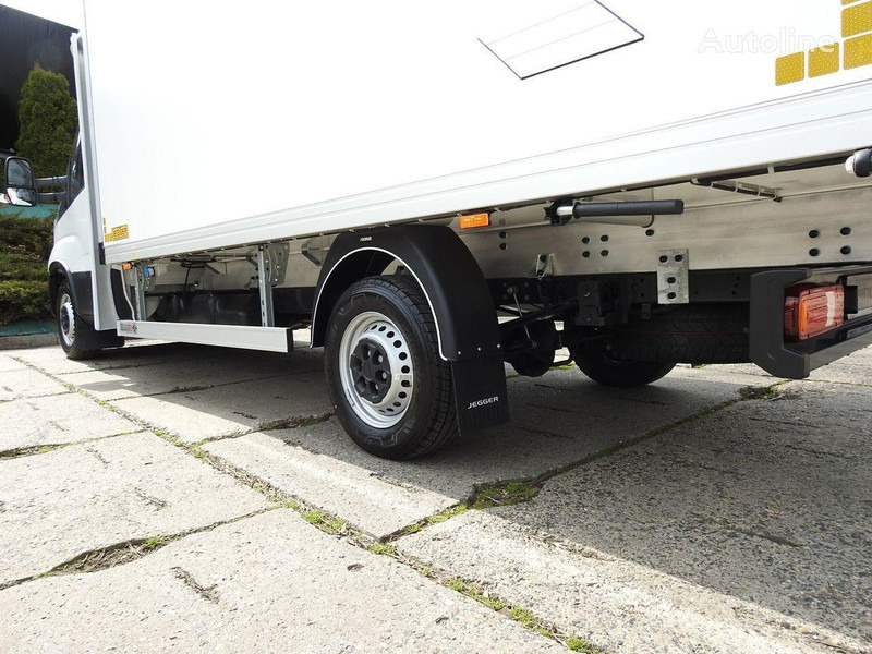 Refrigerated delivery van Iveco Daily: picture 9