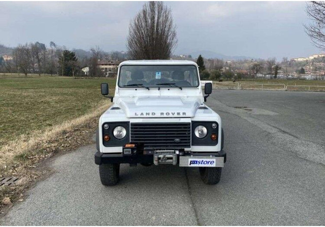 Land Rover Defender 110 - 2.2 Td4 4x4 Platós - Open body delivery van: picture 3 Land Rover Defender 110 - 2.2 Td4 4x4 Platós - Open body delivery van: picture 3