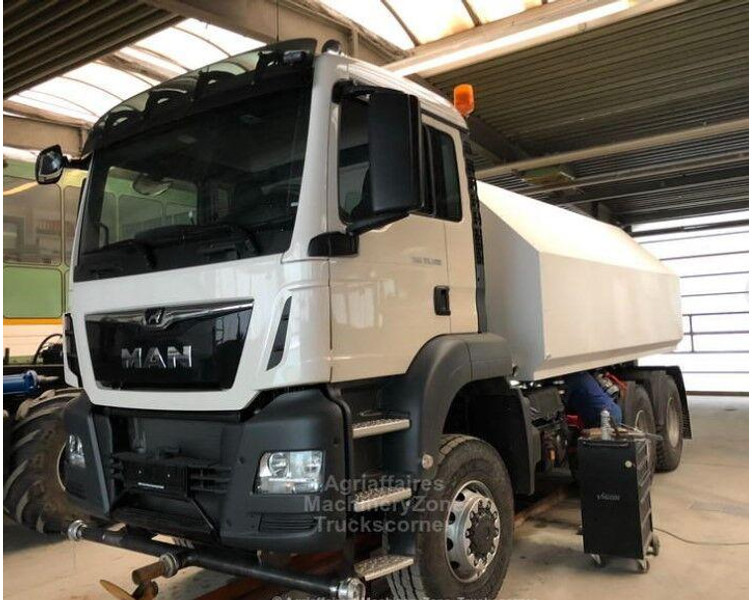 MAN TGS 33.500 - Tanker truck: picture 1 MAN TGS 33.500 - Tanker truck: picture 1