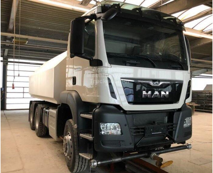 MAN TGS 33.500 - Tanker truck: picture 2 MAN TGS 33.500 - Tanker truck: picture 2