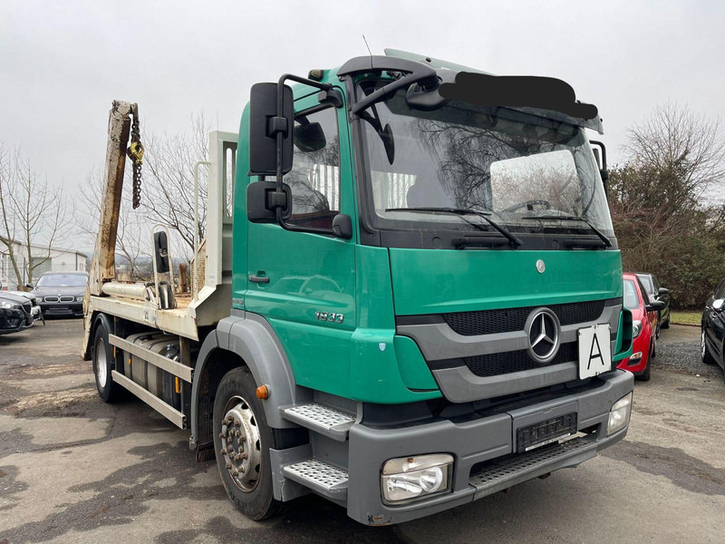 Mercedes-Benz 1833 Absetzkipper Bluetec 5 Klima 2 Hand Orig Km - Container transporter/ Swap body truck, Crane truck: picture 1 Mercedes-Benz 1833 Absetzkipper Bluetec 5 Klima 2 Hand Orig Km - Container transporter/ Swap body truck, Crane truck: picture 1