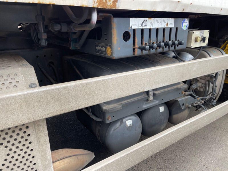 Mercedes-Benz 1833 Absetzkipper Bluetec 5 Klima 2 Hand Orig Km - Container transporter/ Swap body truck, Crane truck: picture 3 Mercedes-Benz 1833 Absetzkipper Bluetec 5 Klima 2 Hand Orig Km - Container transporter/ Swap body truck, Crane truck: picture 3