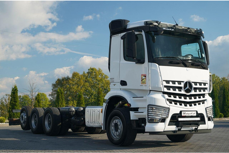 Mercedes-Benz AROCS 3248 / 8X4 / TRIDEM / RAMA POD ZABUDOWE 8 M / OŚ SKRETNA I - Cab chassis truck: picture 1 Mercedes-Benz AROCS 3248 / 8X4 / TRIDEM / RAMA POD ZABUDOWE 8 M / OŚ SKRETNA I - Cab chassis truck: picture 1