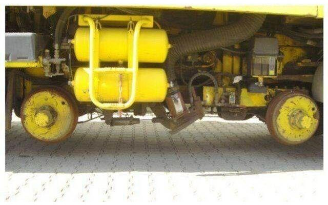 Mercedes-Benz SK 1820 4x2 Schienenreinigungs Kehrmaschine RAIL - Road sweeper: picture 2 Mercedes-Benz SK 1820 4x2 Schienenreinigungs Kehrmaschine RAIL - Road sweeper: picture 2