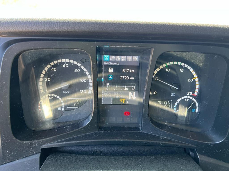 Tractor truck Mercedes-Benz Antos 2540 L 6x2 Beverage truck + Tail Lift: picture 12 Tractor truck Mercedes-Benz Antos 2540 L 6x2 Beverage truck + Tail Lift: picture 12