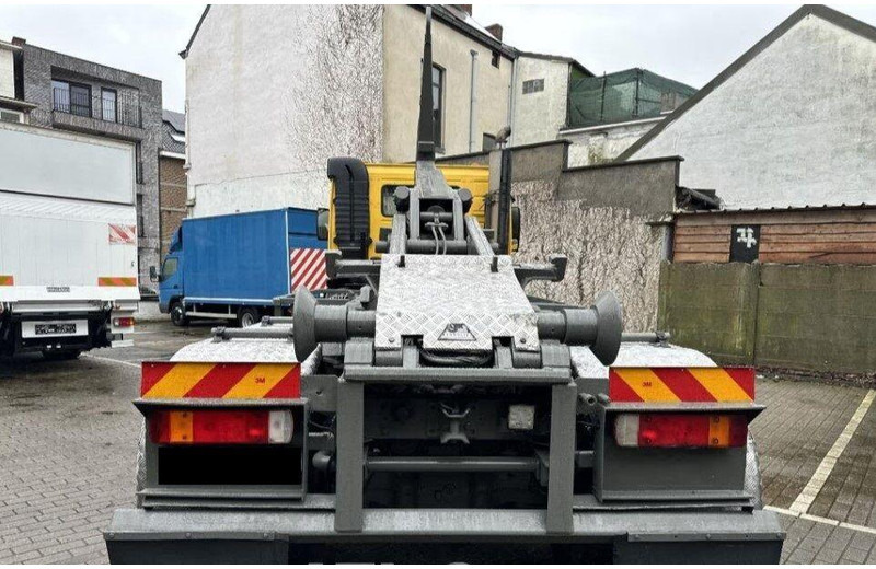 Hook lift truck Volvo FM12 6x6 Hook lift: picture 13 Hook lift truck Volvo FM12 6x6 Hook lift: picture 13