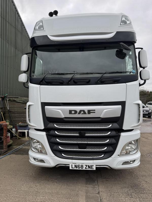 Tractor truck DAF FTG XF 480 Euro 6 Super Space cab: picture 12