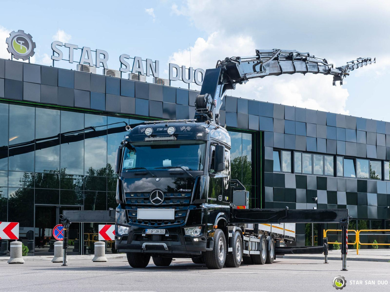 - Crane truck: picture 1 - Crane truck: picture 1