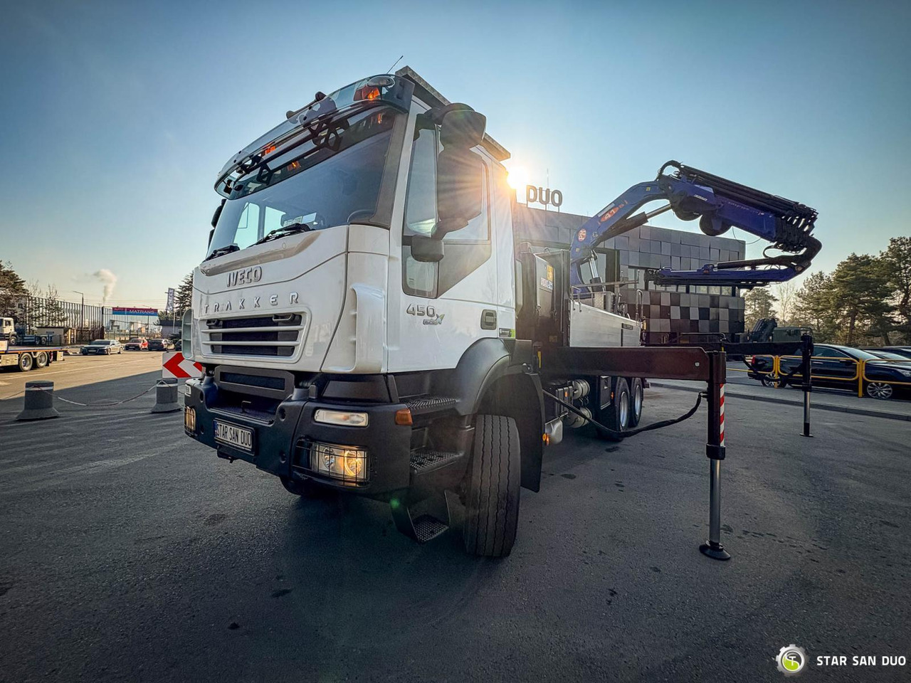 - Crane truck: picture 4 - Crane truck: picture 4