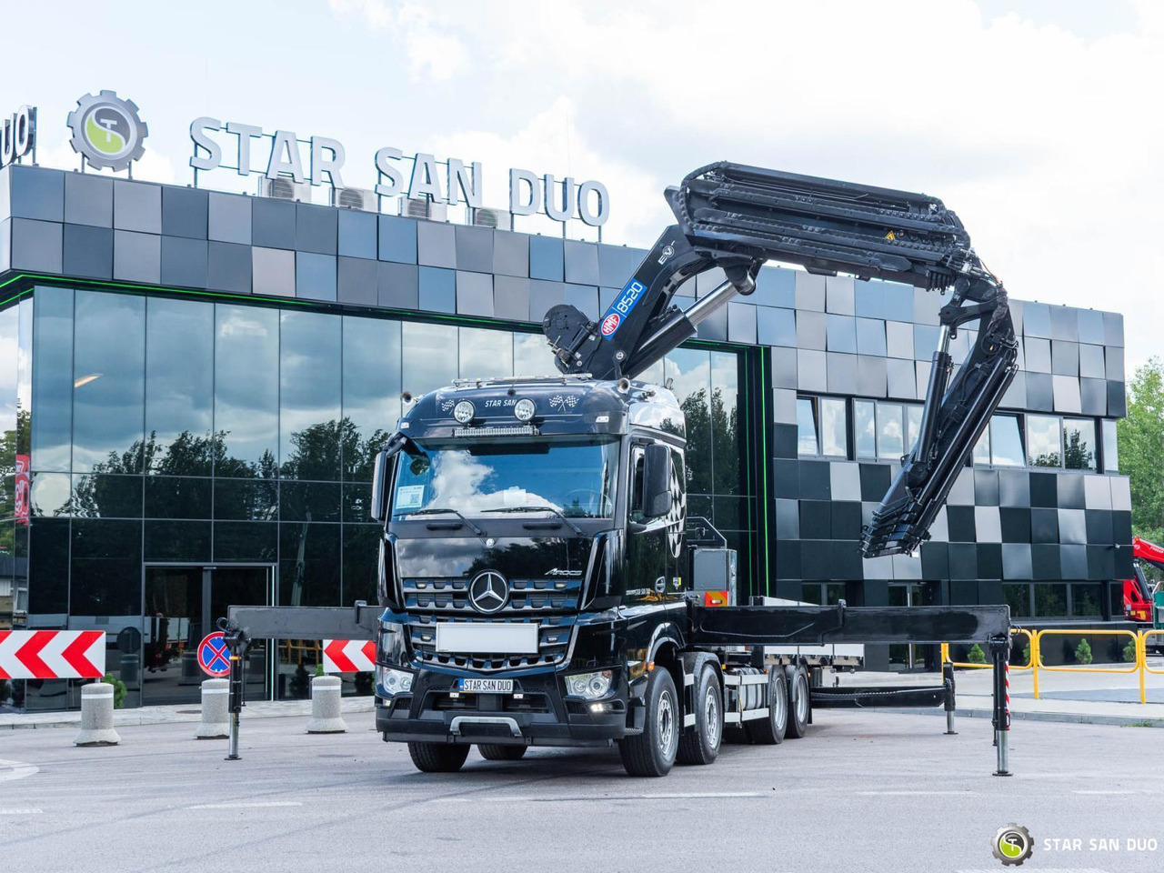 - Crane truck: picture 4 - Crane truck: picture 4