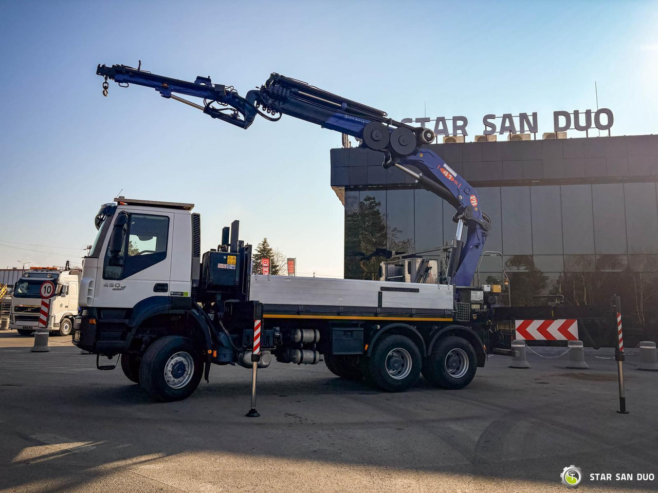 - Crane truck: picture 5 - Crane truck: picture 5