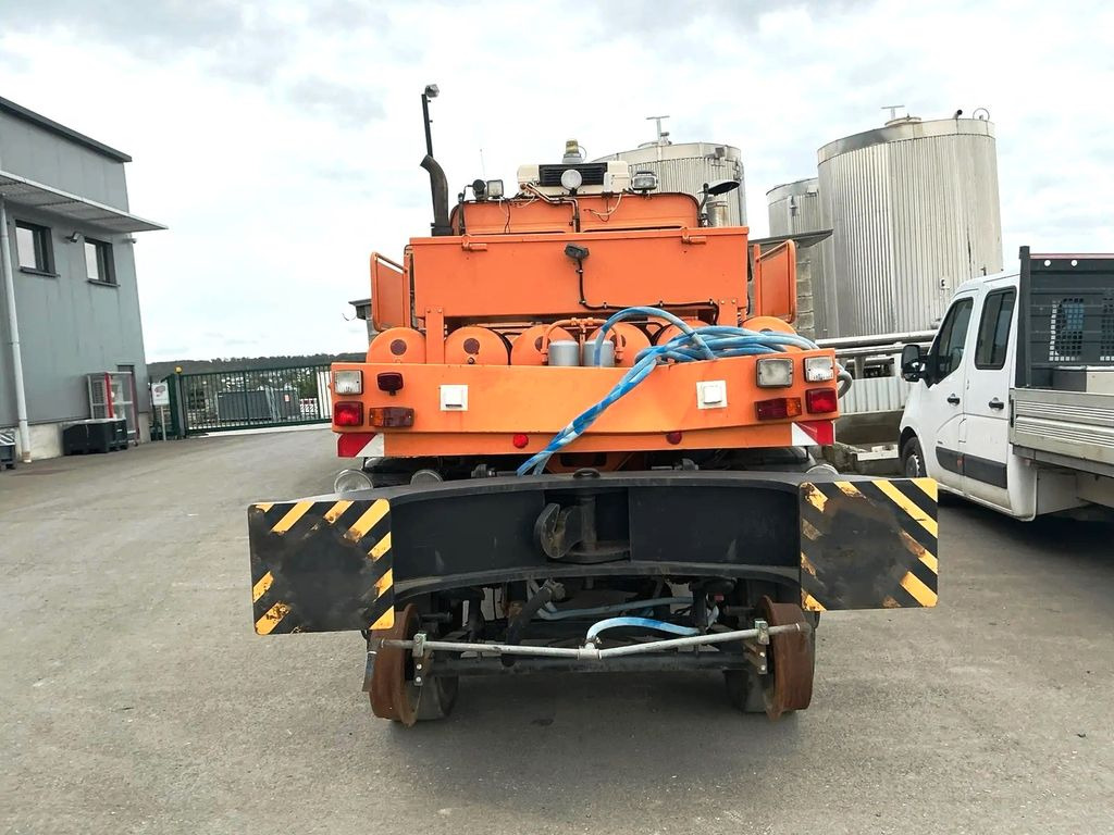Unimog 1650 4x4 ZAGRO SCHIENEN TWO WAY RAIL ROAD - Utility/ Special vehicle: picture 4 Unimog 1650 4x4 ZAGRO SCHIENEN TWO WAY RAIL ROAD - Utility/ Special vehicle: picture 4