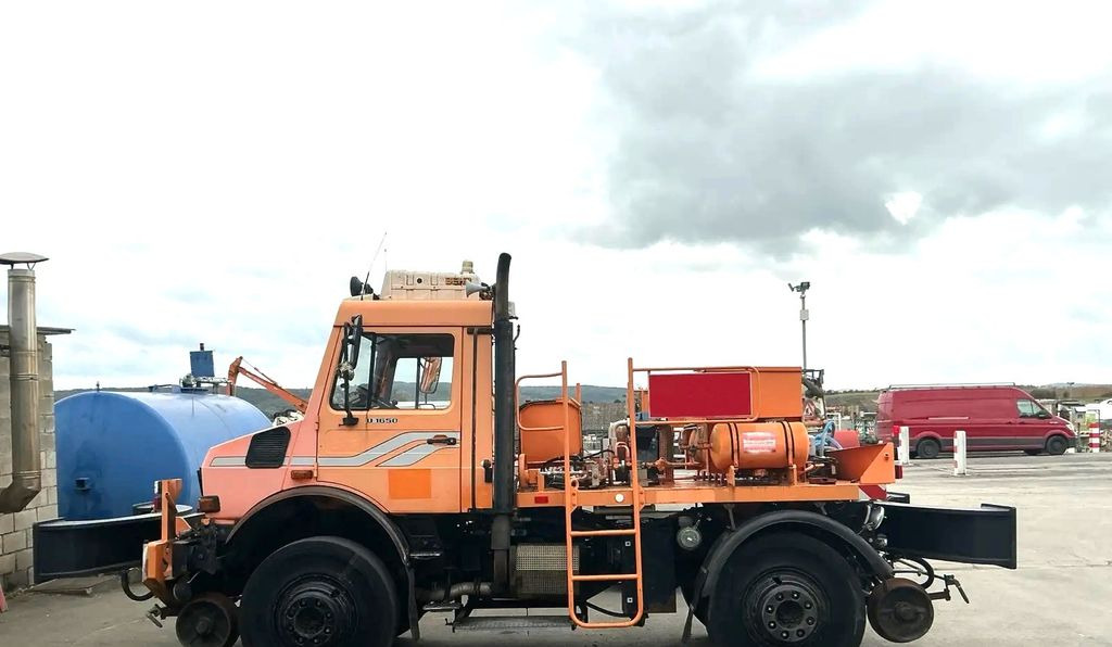 Unimog 1650 4x4 ZAGRO SCHIENEN TWO WAY RAIL ROAD - Utility/ Special vehicle: picture 3 Unimog 1650 4x4 ZAGRO SCHIENEN TWO WAY RAIL ROAD - Utility/ Special vehicle: picture 3