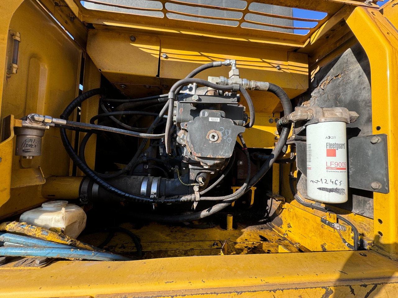Crawler excavator KOMATSU PC360 LC 10: picture 17