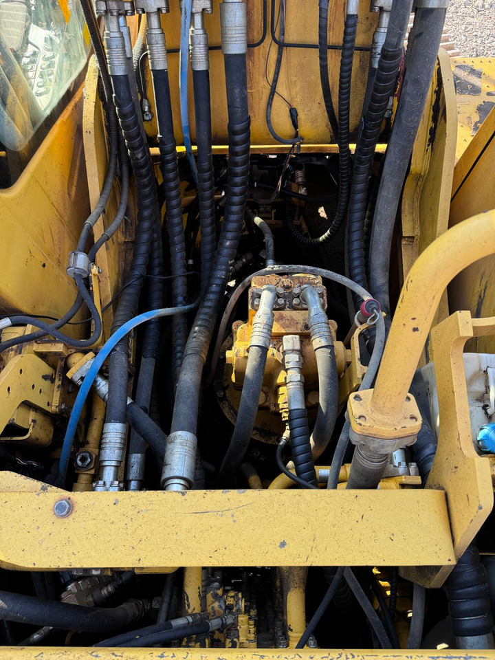 Crawler excavator KOMATSU PC360 LC 10: picture 8