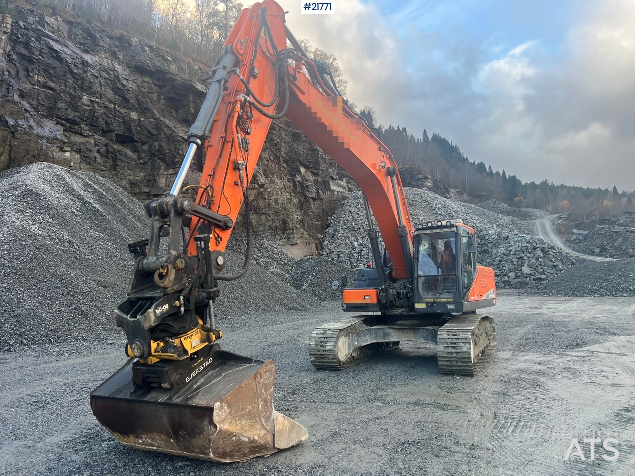 Doosan Dx300lc-5 Gravemaskin m/ rototilt og pusseskuffe - Excavator: picture 3 Doosan Dx300lc-5 Gravemaskin m/ rototilt og pusseskuffe - Excavator: picture 3