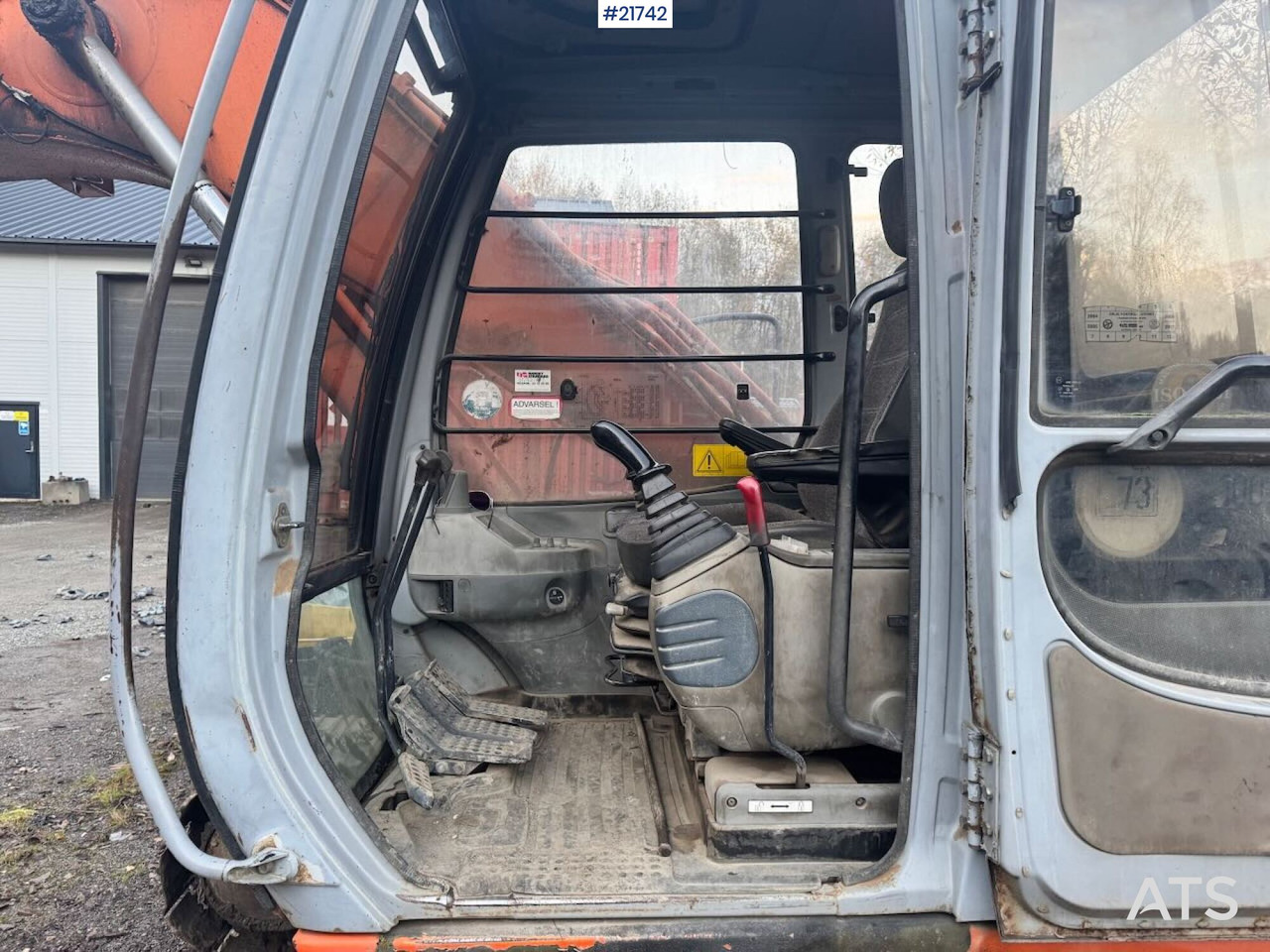 Crawler excavator Hitachi EX165 beltegraver m/ 2 skuffer: picture 21