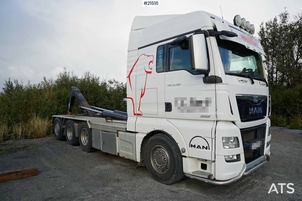 MAN TGX 35.560 - Hook lift truck: picture 1 MAN TGX 35.560 - Hook lift truck: picture 1