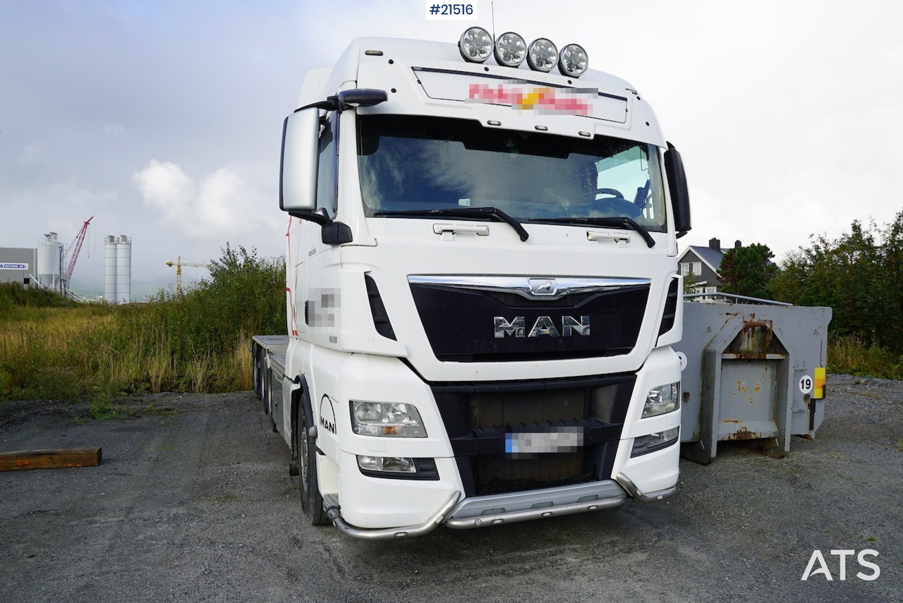 MAN TGX 35.560 - Hook lift truck: picture 2 MAN TGX 35.560 - Hook lift truck: picture 2