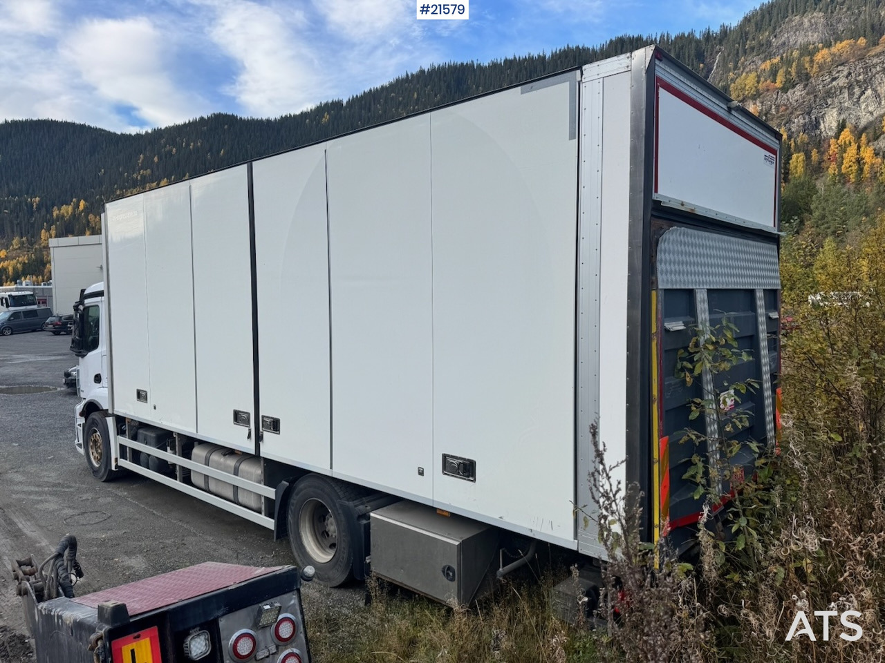 Mercedes-Benz Antos 1832 m/ Full sideåpning og Kjøl/frys. - Box truck: picture 3 Mercedes-Benz Antos 1832 m/ Full sideåpning og Kjøl/frys. - Box truck: picture 3