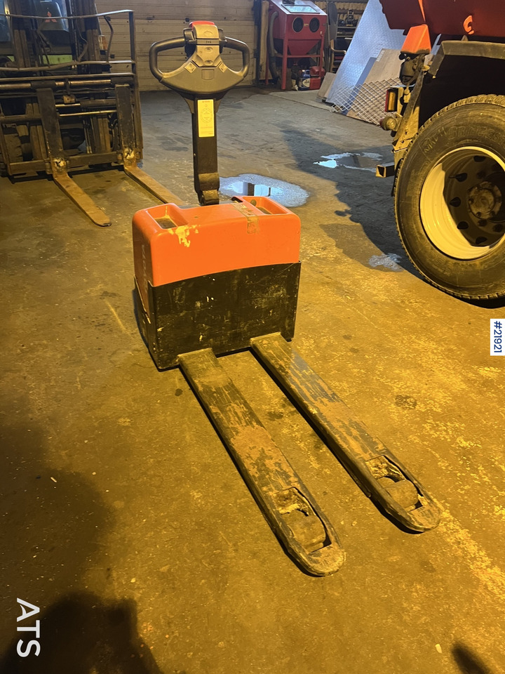 Toyota elektrisk pallejekk m/ løftekapasitet på 1300 kg - Pallet truck: picture 3 Toyota elektrisk pallejekk m/ løftekapasitet på 1300 kg - Pallet truck: picture 3