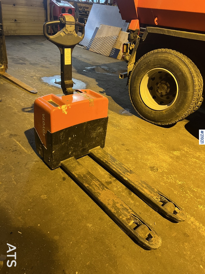 Toyota elektrisk pallejekk m/ løftekapasitet på 1300 kg - Pallet truck: picture 4 Toyota elektrisk pallejekk m/ løftekapasitet på 1300 kg - Pallet truck: picture 4