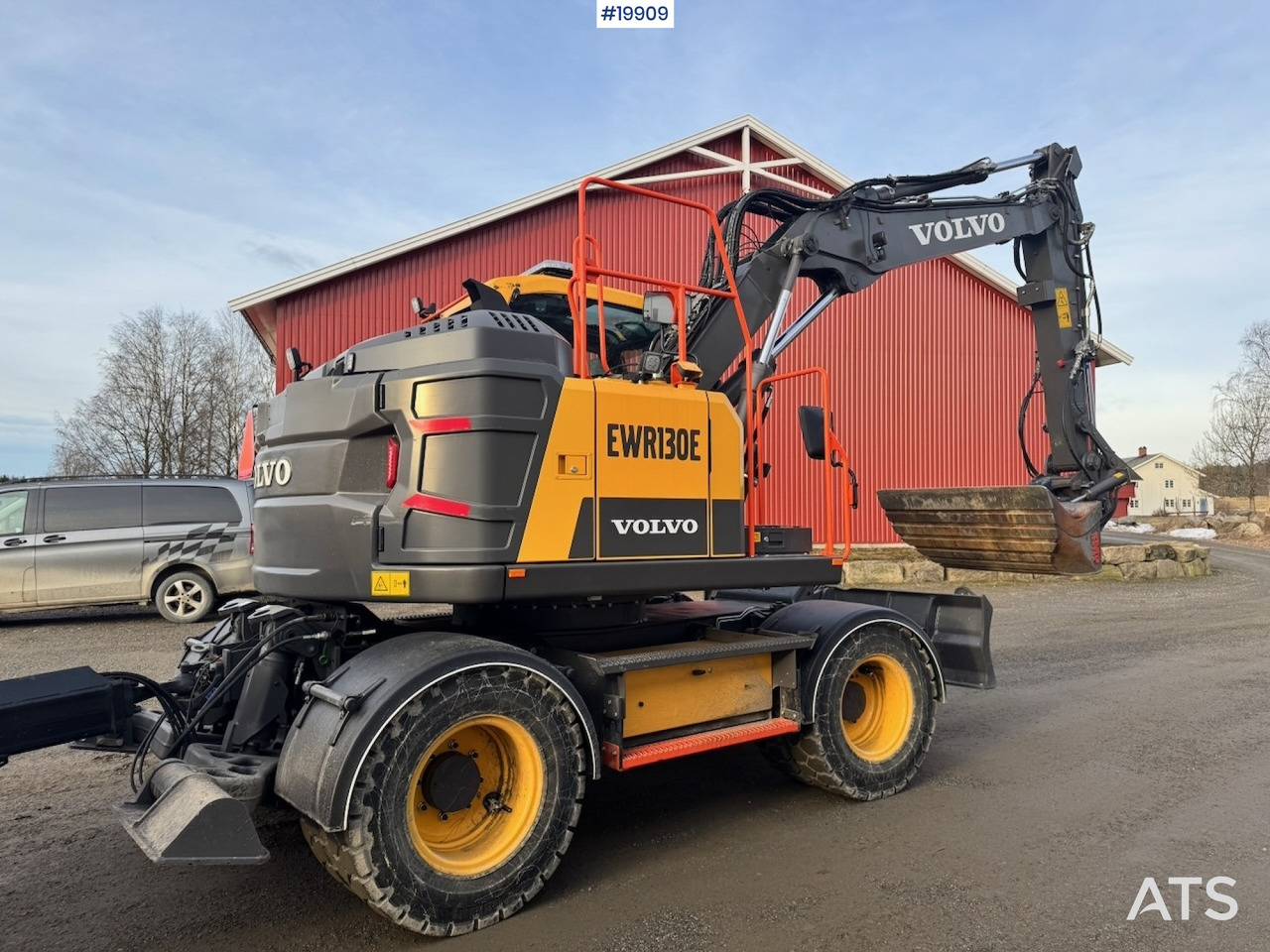 Excavator Volvo EWR130: picture 8