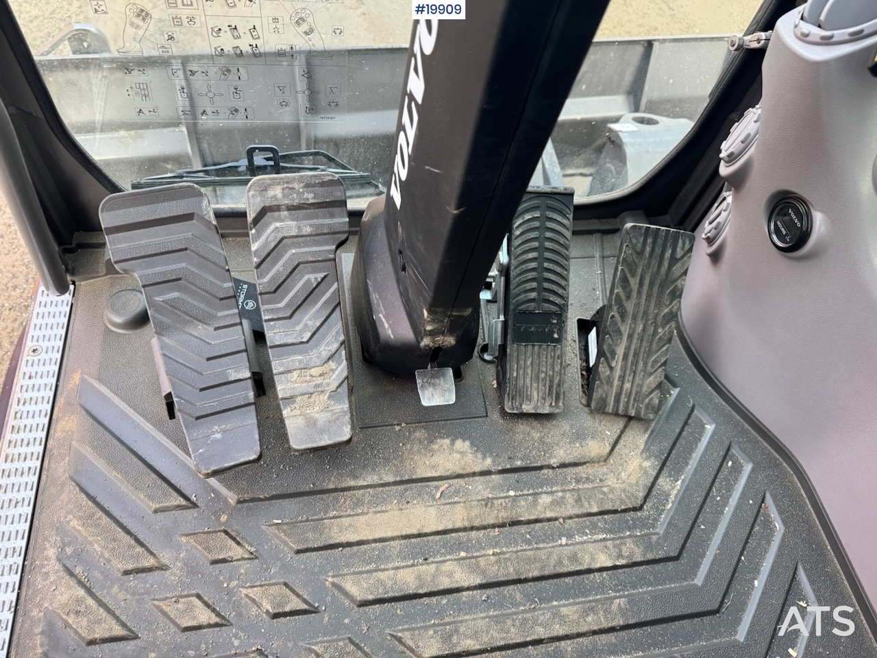 Excavator Volvo EWR130: picture 39