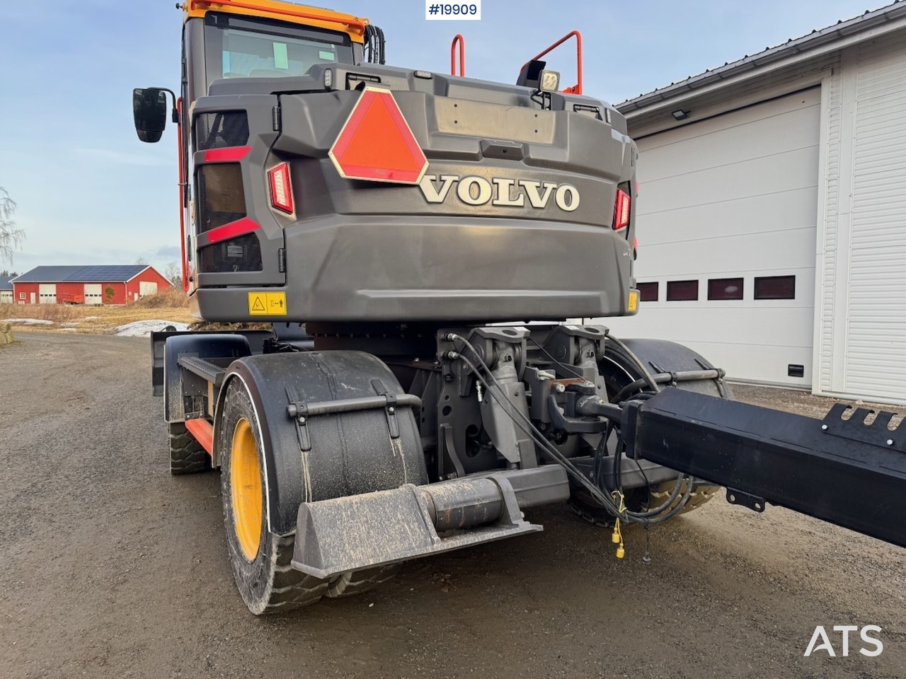 Excavator Volvo EWR130: picture 6